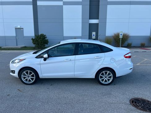 Used 2019 Ford Fiesta SE w/ Equipment Group 201A image 2