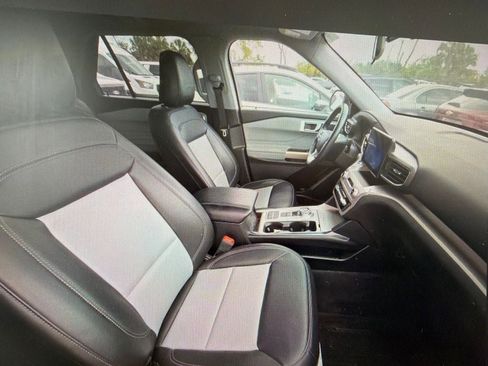 Used 2023 Ford Explorer XLT w/ Equipment Group 202A RWD image 10