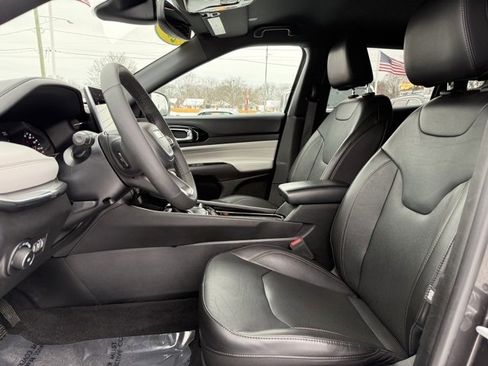 Certified 2023 Jeep Compass Limited image 9