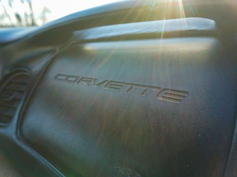 Used 2001 Chevrolet Corvette Convertible w/ Preferred Equipment Group2 image 16