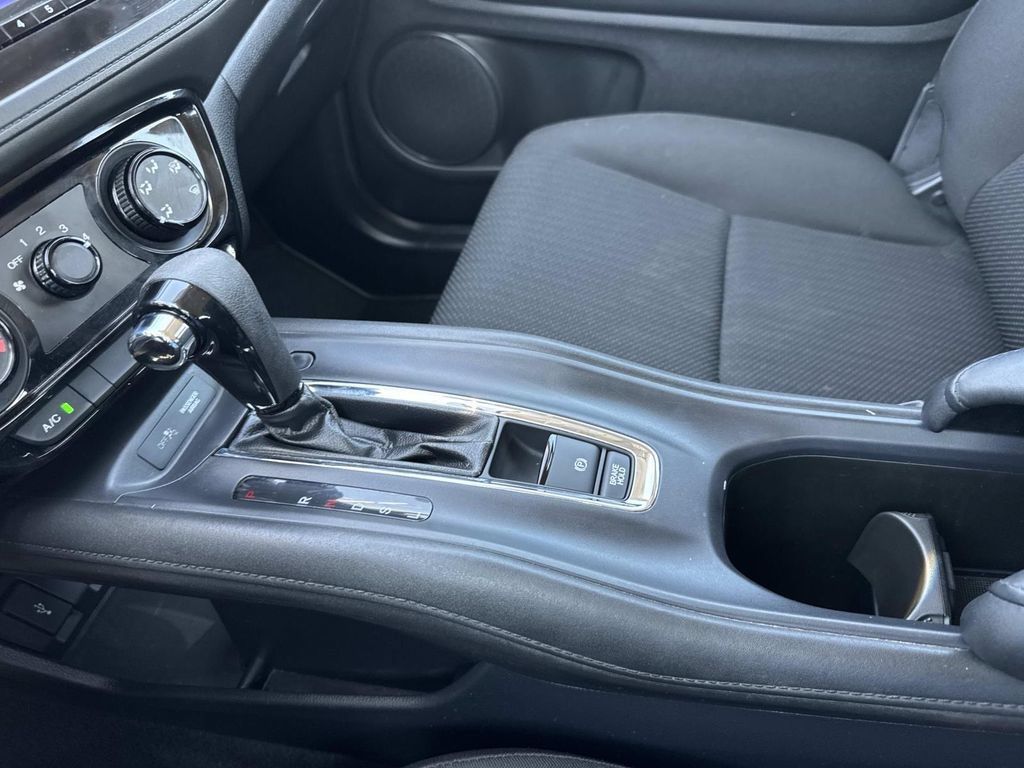 Used 2017 Honda HR-V LX image 29
