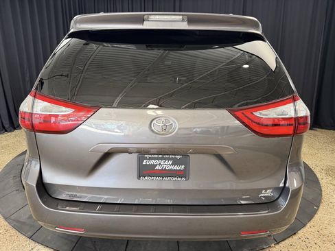 Used 2017 Toyota Sienna LE AWD/4WD image 8