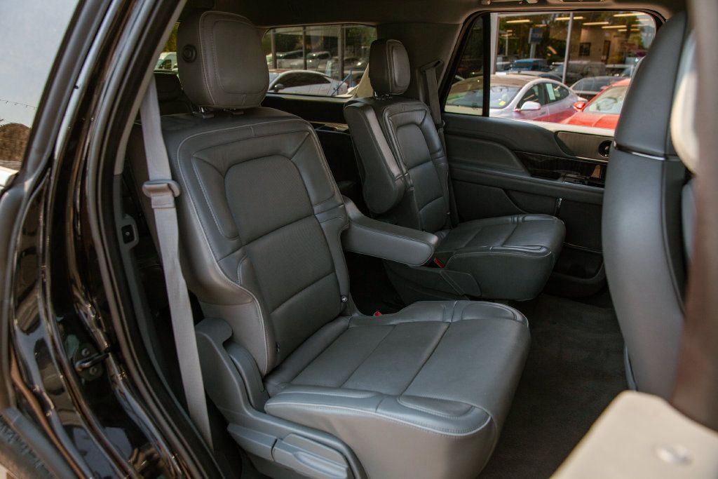 Used 2019 Lincoln Navigator Select RWD image 12
