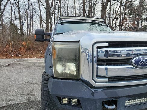 Used 2015 Ford F250 XLT w/ XLT Value Package image 9