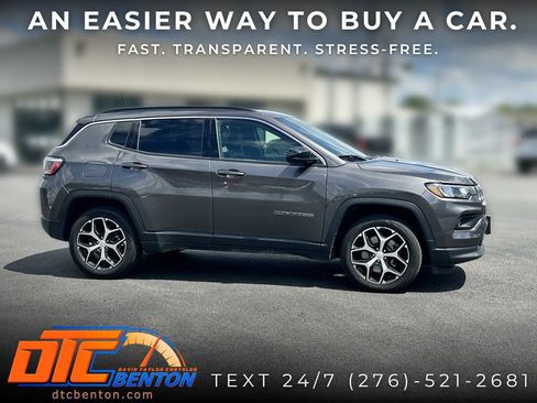 Used 2024 Jeep Compass Latitude AWD/4WD image 11