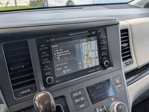 Used 2019 Toyota Sienna XLE w/ XLE Navigation Package FWD image 23