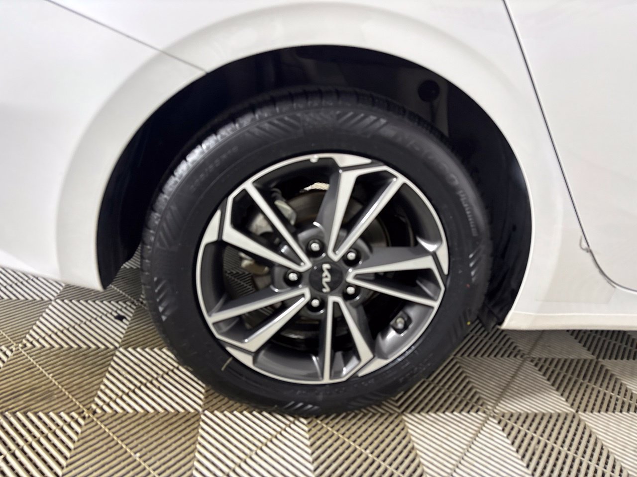 Used 2024 Kia Forte LXS FWD image 32