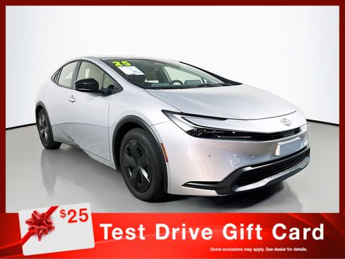Used 2025 Toyota Prius LE image 1