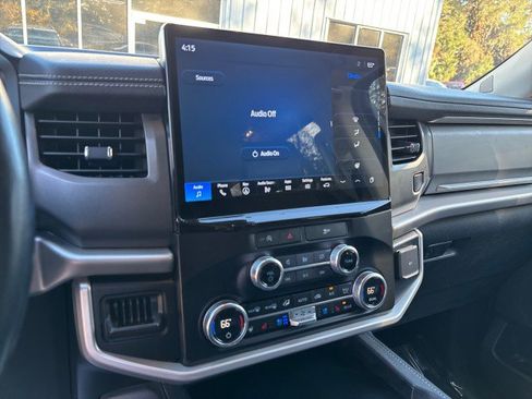 Used 2024 Ford Expedition XLT image 21