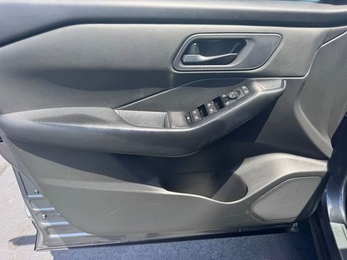 Used 2024 Nissan Rogue S AWD/4WD image 18