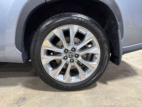Used 2023 Toyota Highlander Limited AWD/4WD image 10