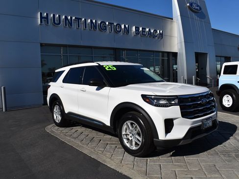 Used 2025 Ford Explorer Active image 1