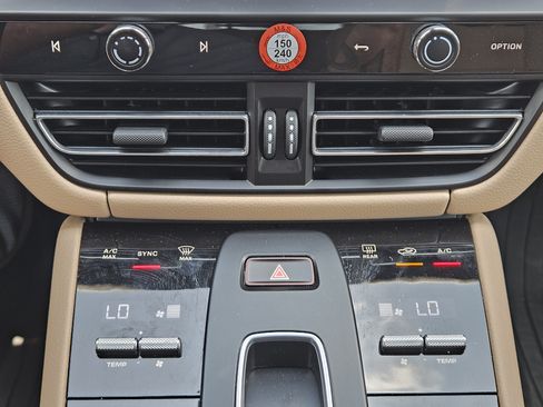 Certified 2026 Porsche Macan S AWD/4WD image 19