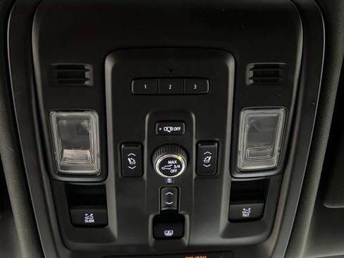 Used 2022 GMC Yukon XL Denali image 44