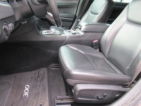 Used 2019 Chrysler 300 Touring w/ Quick Order Package 2EF image 15