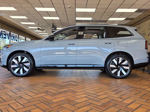 Used 2025 Volvo EX90 Ultra AWD/4WD image 5