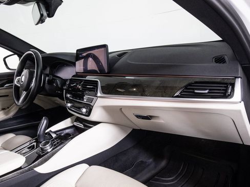 Used 2022 BMW 540i xDrive w/ M Sport Package image 18