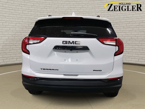 Used 2023 GMC Terrain SLE w/ Driver Convenience Package image 6