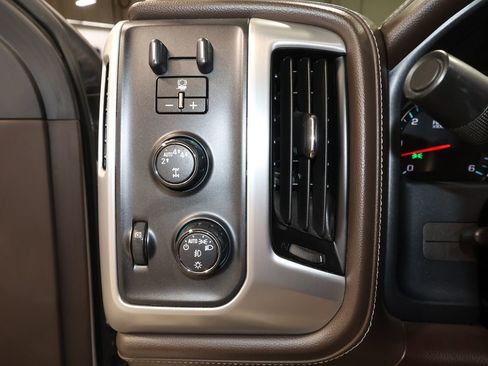 Used 2018 GMC Sierra 1500 SLT w/ SLT Premium Package AWD/4WD image 10
