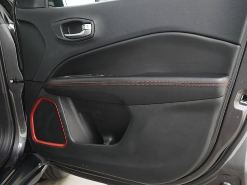 Used 2018 Jeep Compass Trailhawk w/ Leather Interior Group AWD/4WD image 9