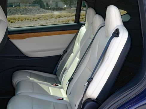 Used 2020 Tesla Model X Long Range image 19