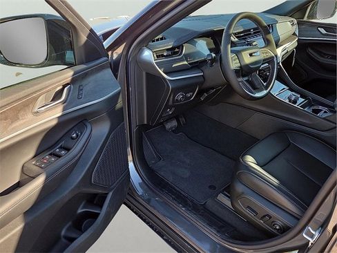 New 2025 Jeep Grand Cherokee L Limited image 12