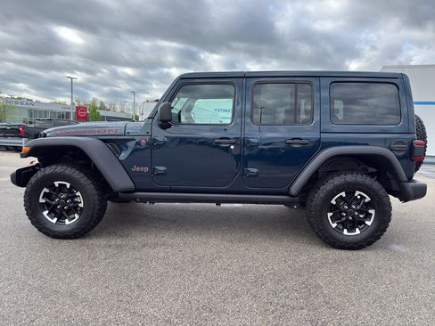 Used 2025 Jeep Wrangler Unlimited Rubicon w/ Convenience Group AWD/4WD image 6