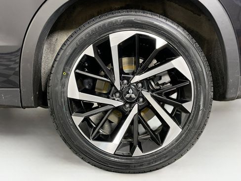 Used 2024 Mitsubishi Outlander SE image 11