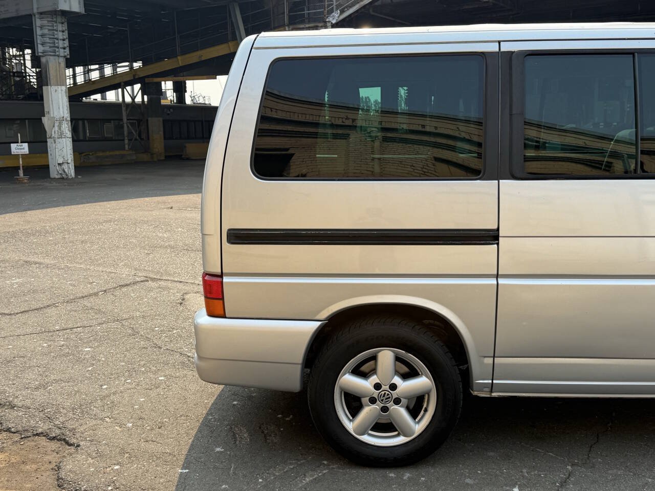 Used 2003 Volkswagen Eurovan MV FWD image 25