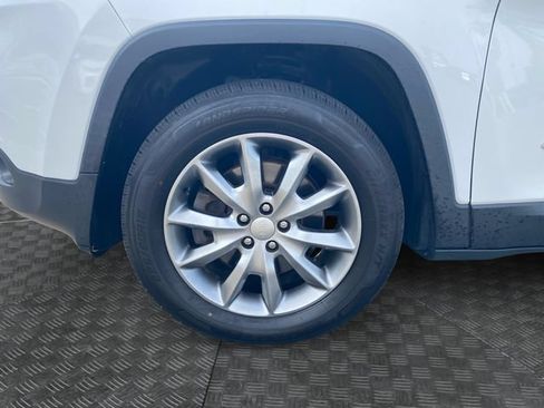 Used 2018 Jeep Cherokee Limited AWD/4WD image 34