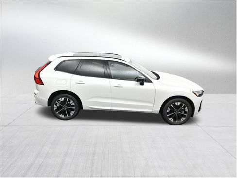New 2026 Volvo XC60 B5 Plus w/ Protection Package Premier AWD/4WD image 18