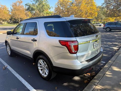 Used 2017 Ford Explorer FWD image 3