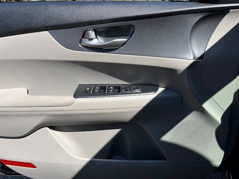 Used 2019 Kia Forte LXS image 6