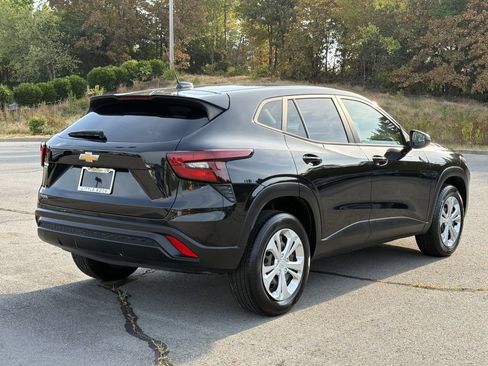 Used 2024 Chevrolet Trax LS FWD image 5
