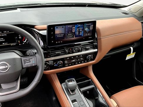 New 2026 Nissan Pathfinder Platinum image 11