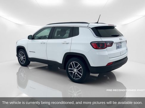 Used 2018 Jeep Compass Latitude w/ Popular Equipment Group FWD image 8