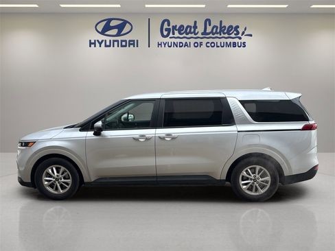 Used 2022 Kia Carnival LX image 2