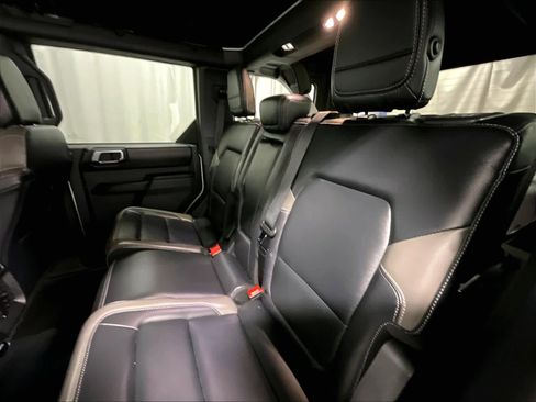 Used 2025 Ford Bronco Outer Banks image 15