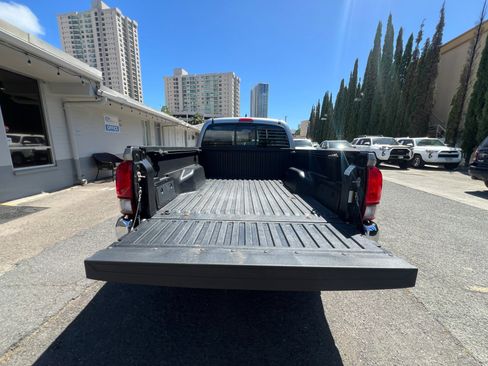 Used 2018 Toyota Tacoma SR5 AWD/4WD image 27