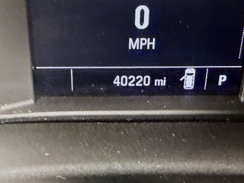 Used 2023 Chevrolet Traverse LS image 16