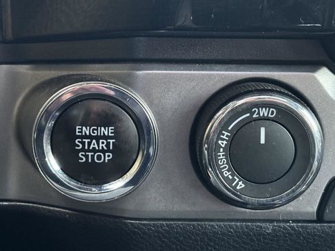 Used 2016 Toyota Tacoma Limited image 40