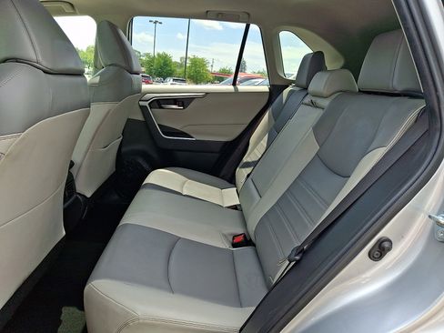 Used 2019 Toyota RAV4 XLE Premium w/ Cold Weather Package AWD/4WD image 10