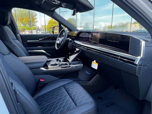New 2026 Cadillac Escalade IQ Sport 1 w/ LPO, ONYX Package AWD/4WD image 26