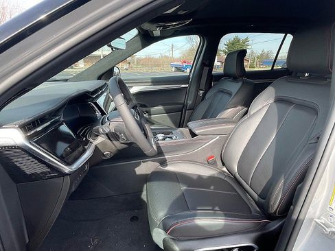 Used 2024 Jeep Wagoneer Launch Edition image 9