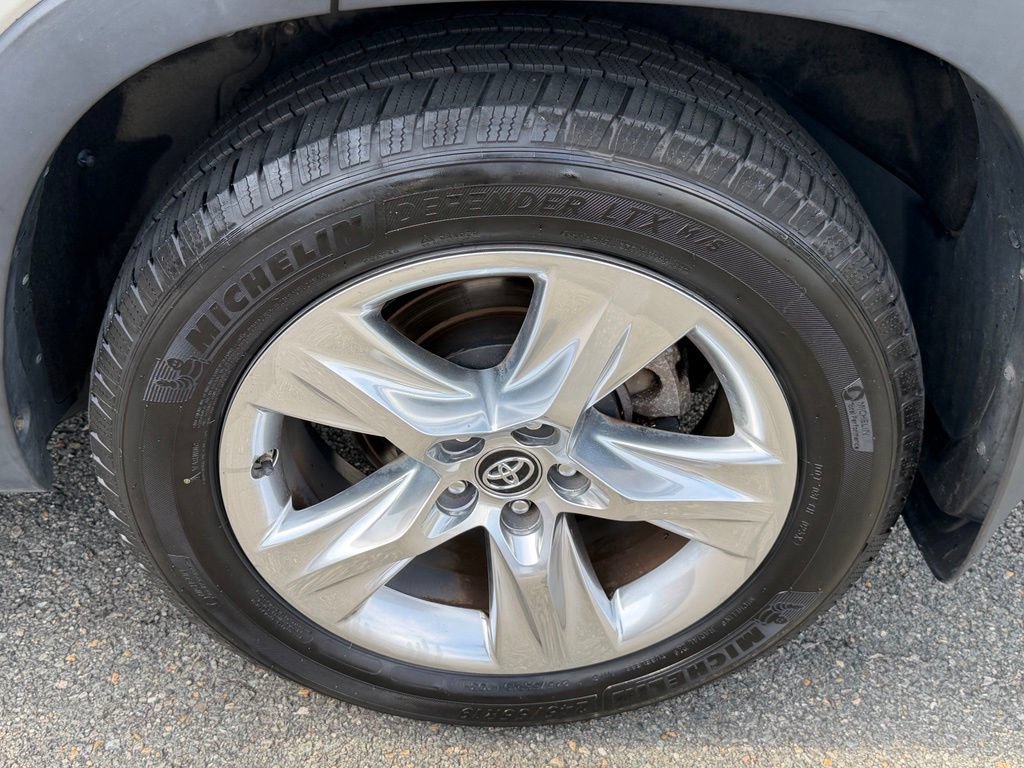 Used 2017 Toyota Highlander Limited AWD/4WD image 36