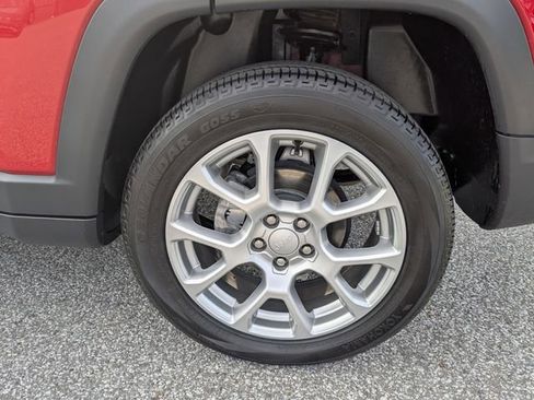 Used 2024 Jeep Compass Latitude image 16