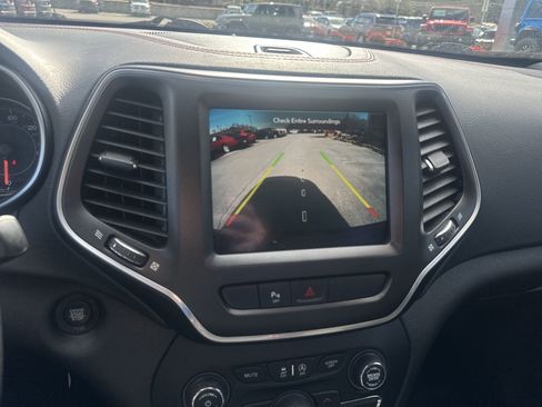 Used 2019 Jeep Cherokee Trailhawk w/ Comfort/Convenience Group image 36