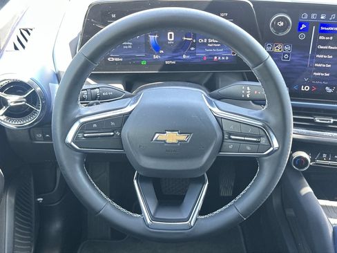 Used 2025 Chevrolet Equinox EV LT FWD image 19