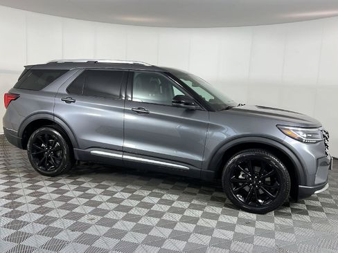 Used 2025 Ford Explorer Platinum w/ Ultimate Package AWD/4WD image 23