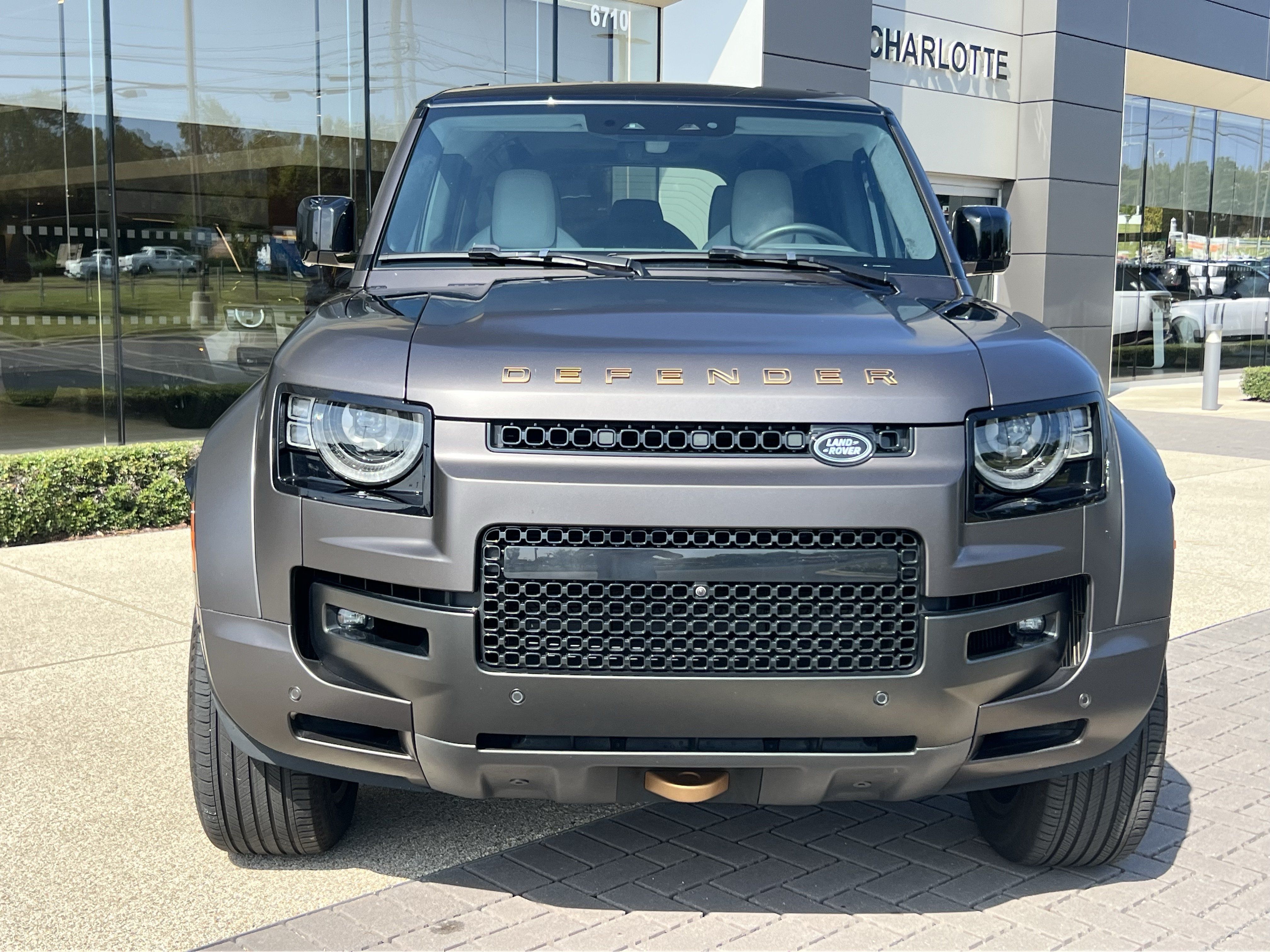 Used 2025 Land Rover Defender 110 AWD/4WD image 9